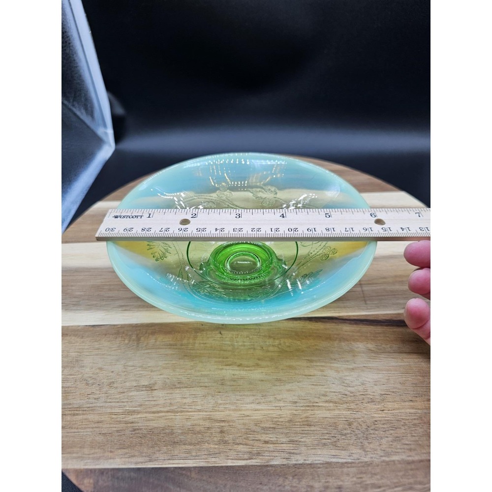 Vintage Green Irridescent Footed Bowl Leaf Berry‎ Design Green Glass - Picture 6 of 10